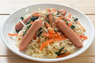 【激うまアレンジ】サッポロ一番 塩らーめんが沖縄料理に激変!? フードスタイリスト考案のチャンプルー絶品レシピ