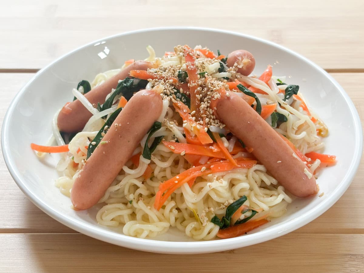 激うまアレンジ】サッポロ一番 塩らーめんが沖縄料理に激変!? フード