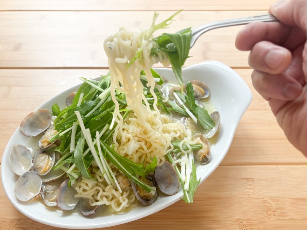 実食して口に飛び込んでくるのは、たしかにイタリアンパスタのド定番であるボンゴレビアンコの味
