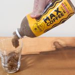 ちょっと硬めのゼリーでもペットボトルから押し出せば、自然と砕けてくれます