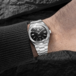 ニバダ・グレンヒェン「F77 Mark Ⅱ Stainless Steel Edition」￥286,000／自動巻／38㎜径／パワーリザーブは約38時間／10気圧防水
