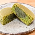 宇治抹茶あんは、あんだけでなく、生地にも抹茶が練り込んであり大人味の今川焼きです