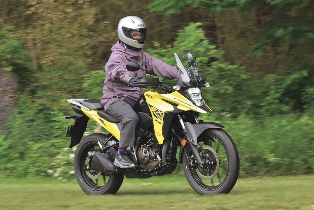 第2位　「今乗るべきバイクはこれだ！」ビギナーからベテランまで虜にする…250～800ccの“スズキ Vストローム”をプロが乗り比べレビュー