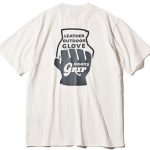 バックにグローブロゴがあしらわれる