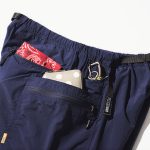 お出かけの必須小物やキャンプギアなどをまとめて収納できる多彩なポケットが便利