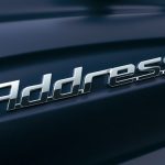 プレミアム感を演出してくれる立体エンブレム