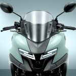 フロントマスクは縦2灯のLEDヘッドランプと左右2段階にレイアウトした新設計のLEDポジションランプの組み合わせによって、精悍かつ存在感を主張する表情に