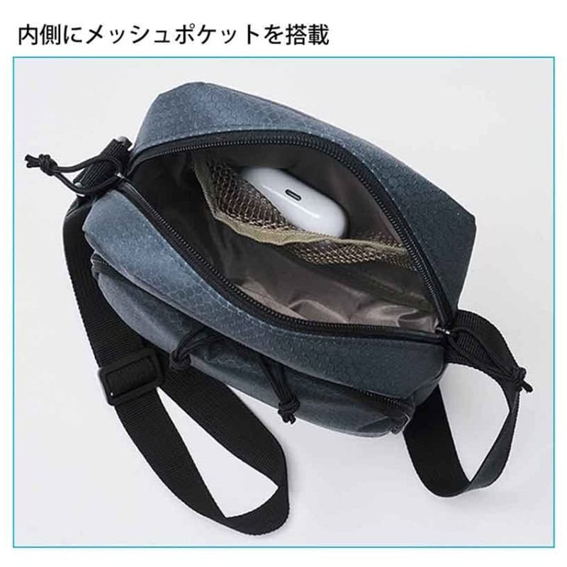 モノマックス2025年10月号 特別付録は「コールマン　じゃばらポケット付きショルダーバッグ」！ 中にあるメッシュポケットは細かなものの収納に便利