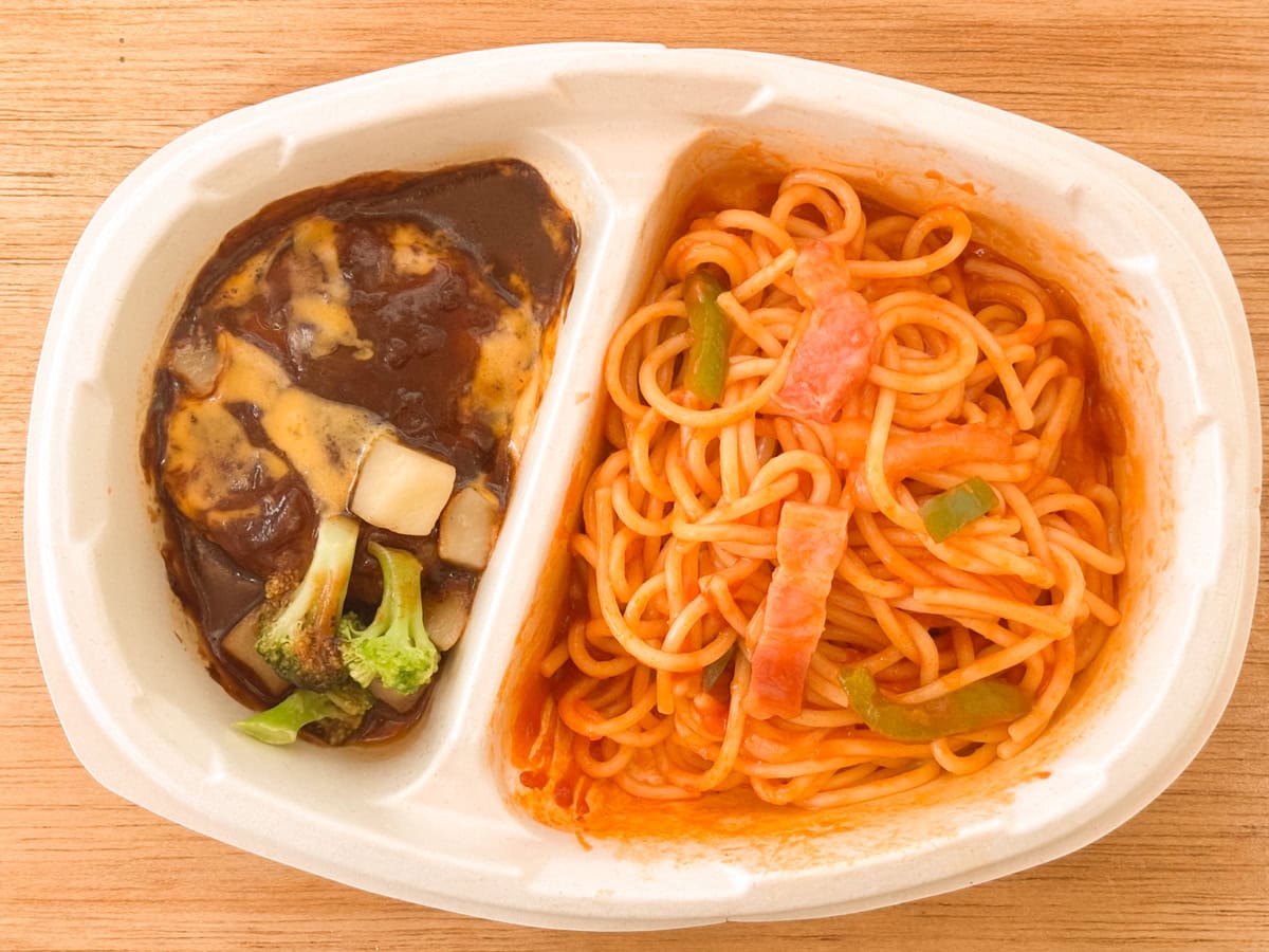 「煮込み焼ハンバーグ＆ナポリタン」の電子レンジの加温時間は、500wで7分20秒〜7分40秒、600wで6分20秒〜6分40秒