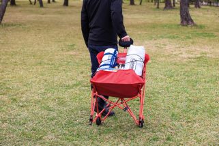 「チェアがキャリーに変身」キャンプのプロが推す”コールマンの最強ギア”とは？荷物運びの概念を覆すワゴン＆チェアが便利すぎる