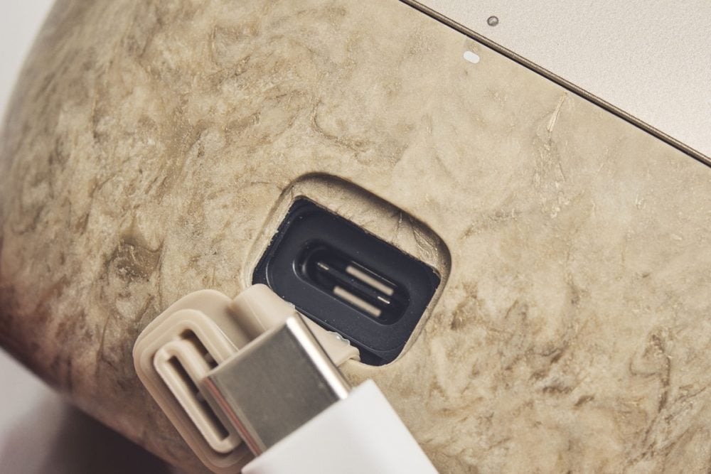 充電コネクターは汎用性の高いUSB Type-C
