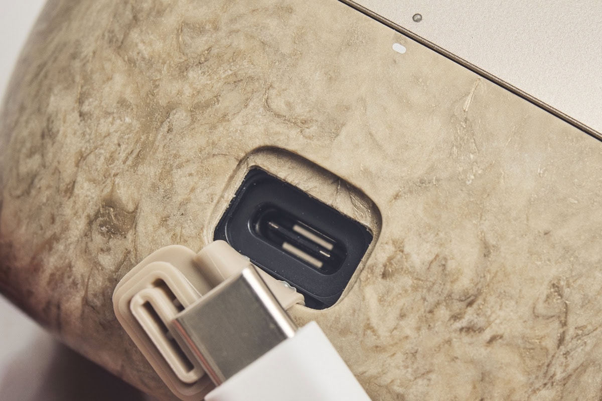 充電コネクターは汎用性の高いUSB Type-C