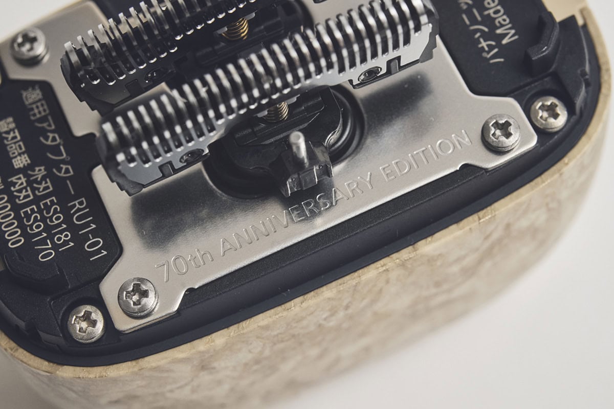 本体に70周年記念モデルである証を刻印
