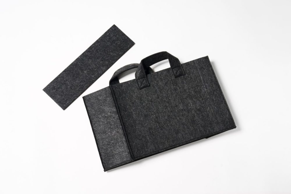 持ち運べるフェルト ファイルボックス　「中敷きを抜けば折り畳める」