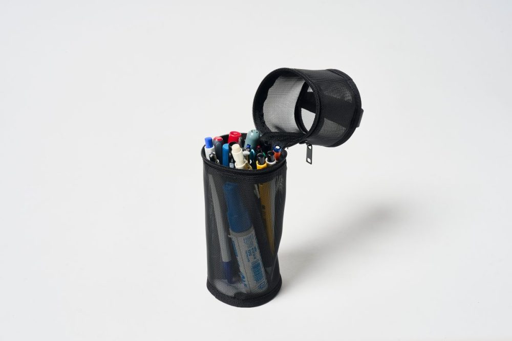 ナイロンメッシュ縦でも横でも使えるペンケース　「立てればペンスタンドに」