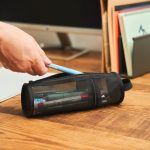 ナイロンメッシュ縦でも横でも使えるペンケース　「しっかりした素材が使われているので、ペンやカッターと一緒にケーブルや付箋などもひとまとめにしています」（ライター 金山 靖さん）