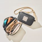 「ショルダーバッグ」と「ポーチ」、シーンによって使い分けが可能！