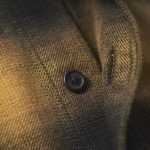 ボタンにあえて丸みをつけることで、留め外しがしやすい