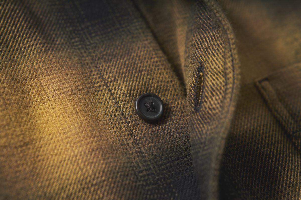 ボタンにあえて丸みをつけることで、留め外しがしやすい