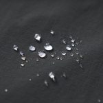 小雨程度なら弾いてくれるはっ水性