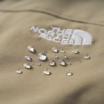 本体の表側にははっ水加工を施し、多少の雨や雪にも対応してる