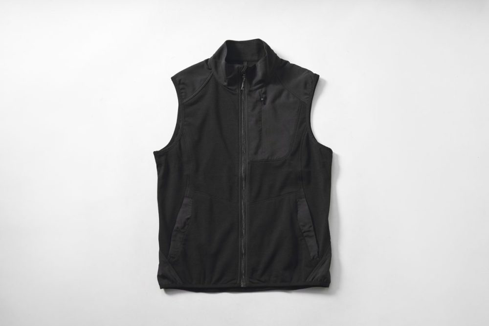 ブラックも展開しており、街でも使いやすそう