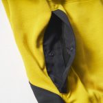 サイドポケットにはスナップボタンがあり、物を落としにくい仕様