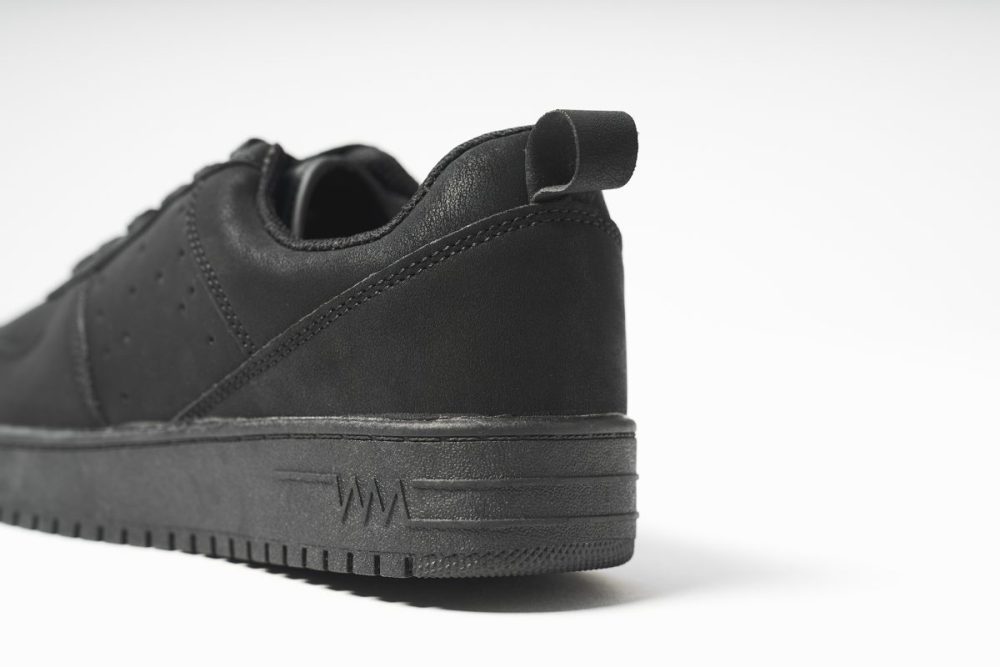 前・横・後とすべてブラックなので統一感がある