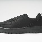 アッパー、ソール、シューレースまで、全てオールブラックで統一