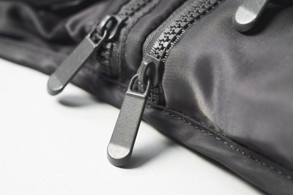 ファスナーは一般的なものより耐久性と耐摩耗性に優れている