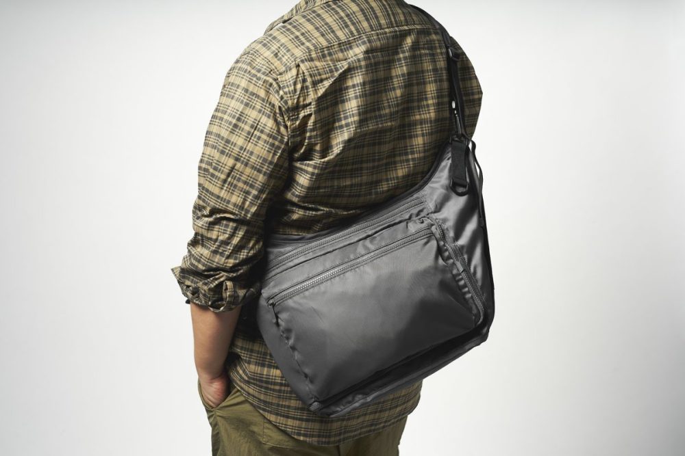 ちょうど身体の曲線に沿うような形状になっており、優しくフィットする