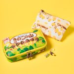 MonoMax12月号増刊の特別付録は発売50周年を記念した「明治 きのこの山　ポーチ2点＆チャーム 豪華3点セット」