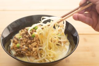 「インスタントラーメンの激うまアレンジ」マルちゃん正麺 味噌味にちょい足しで激変！“濃厚なのに罪悪感ゼロ!?”の驚きラーメンをフードスタイリストが提案