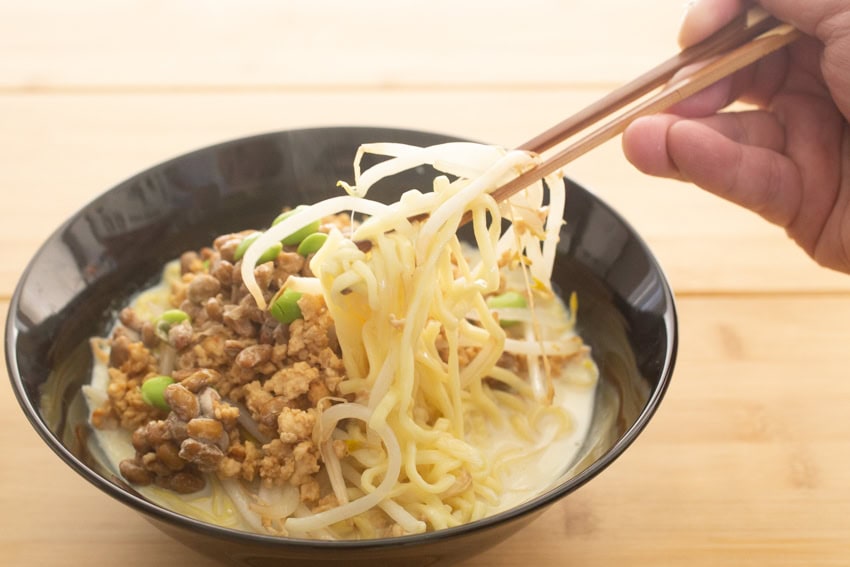 「袋麺の激うまアレンジ」“マルちゃん正麺 味噌味”にちょい足しで激変！ 濃厚なのに罪悪感ゼロの豆尽くしラーメン