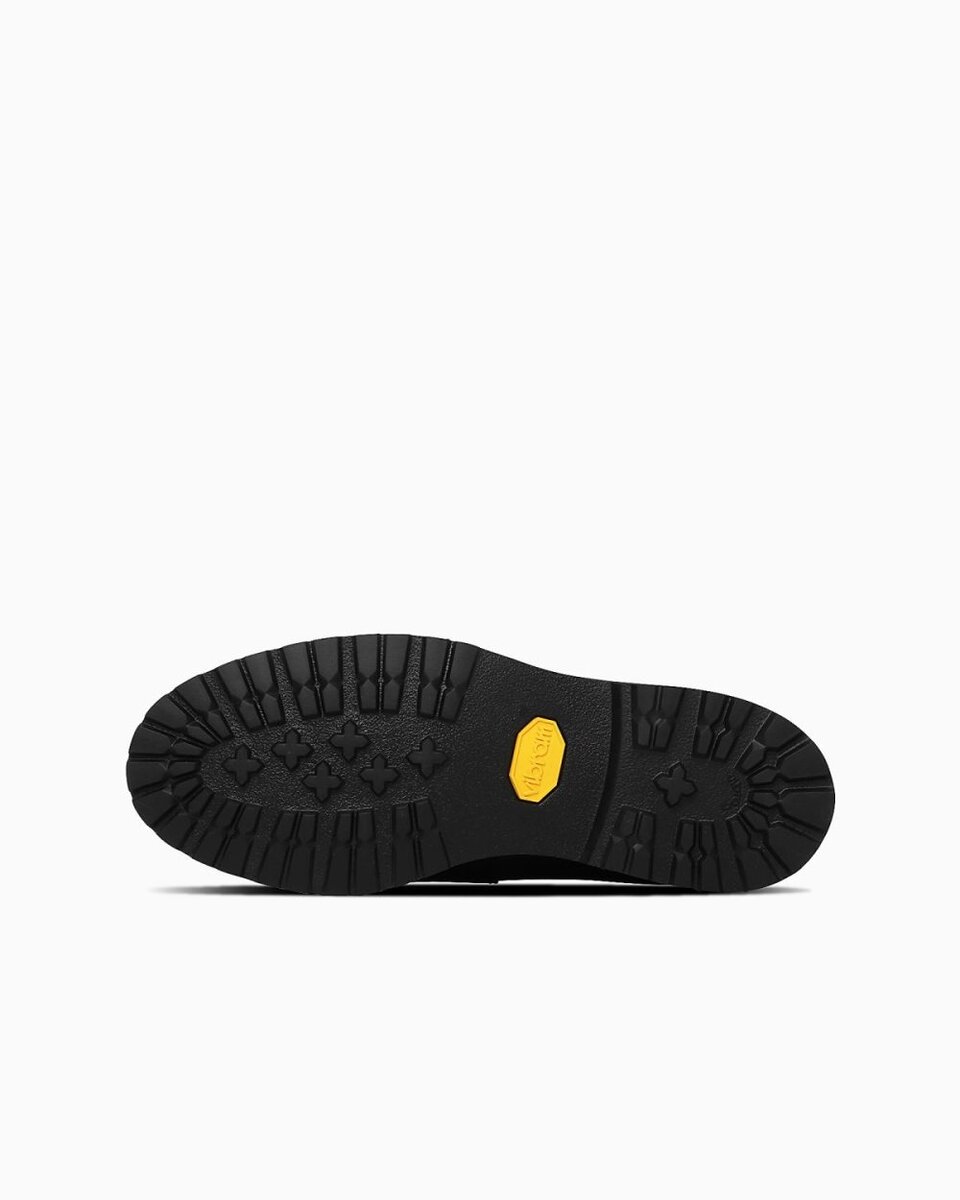 アウトソールには、軽量性・耐久性・屈曲性に優れたVibram社製ニューフレックスソールを搭載