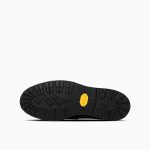 アウトソールには、軽量性・耐久性・屈曲性に優れたVibram社製ニューフレックスソールを搭載