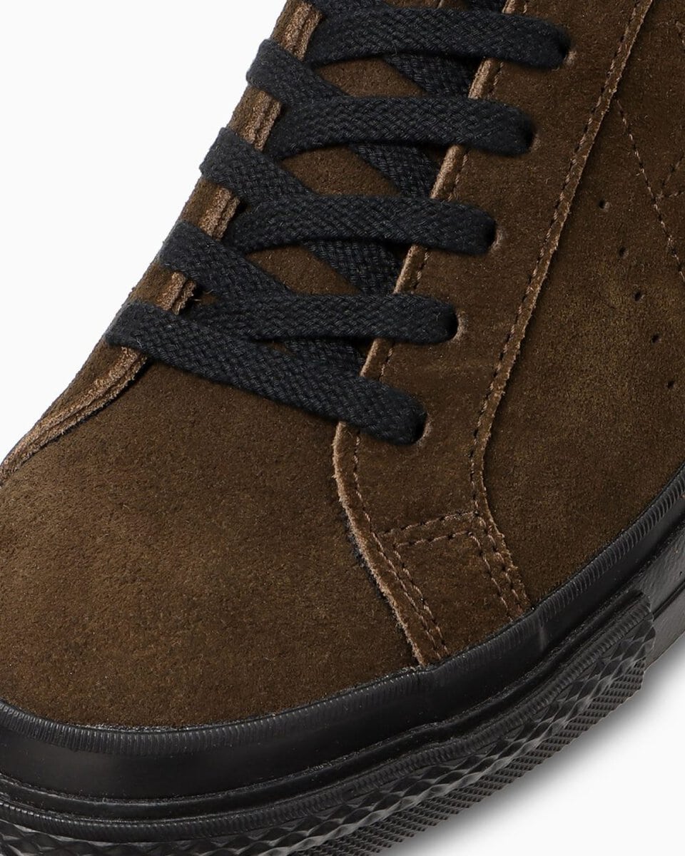 上質なブラウンの国産スエードをアッパー全面に採用