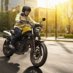 ライダーのクラッチレバー操作を必要とせず、最適なクラッチコントロールを自動制御することで違和感のないスムーズなライディングを実現してくれる