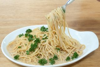 「これぞ袋麺の究極系」パスタの常識が崩壊！業務スーパーの“湯切り不要”即席パスタを試してみた