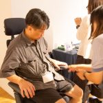「LiberNovo Omni」はボタンひとつで理想的で快適な座り心地に調整