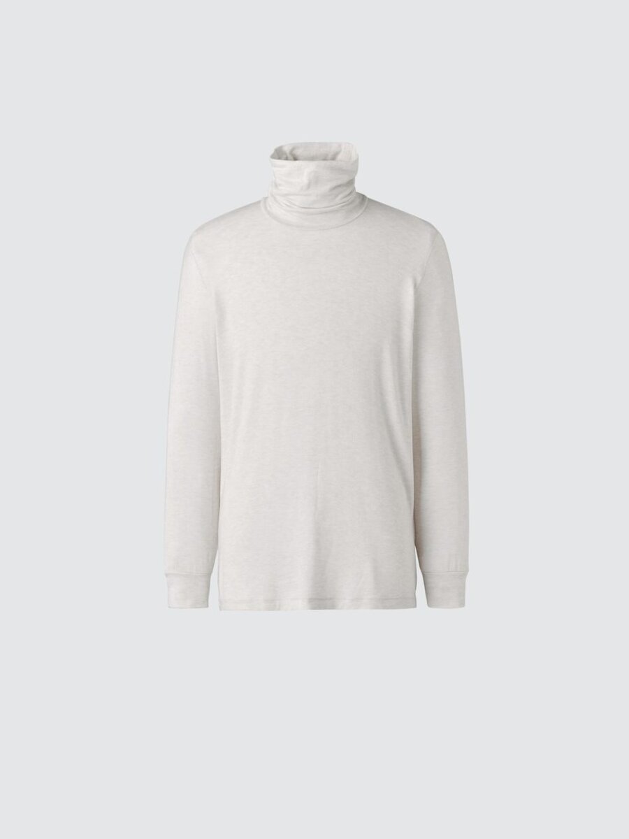 ユニクロ「極暖ヒートテックカシミヤブレンドタートルネックT」￥2,290