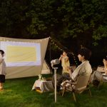 スピーカー、ライト、360°回転スタンドなどもオールインワン