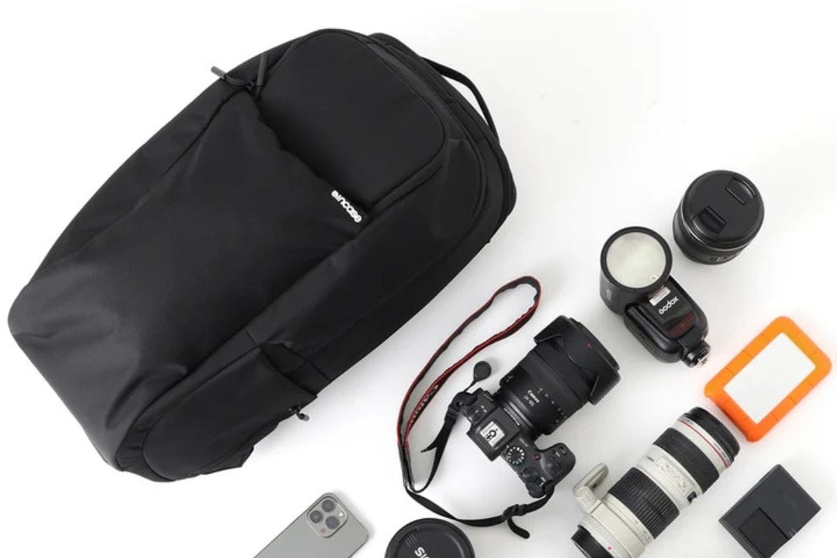 名作リュックが待望の復刻】インケース「常識を覆すカメラバッグ」洗練