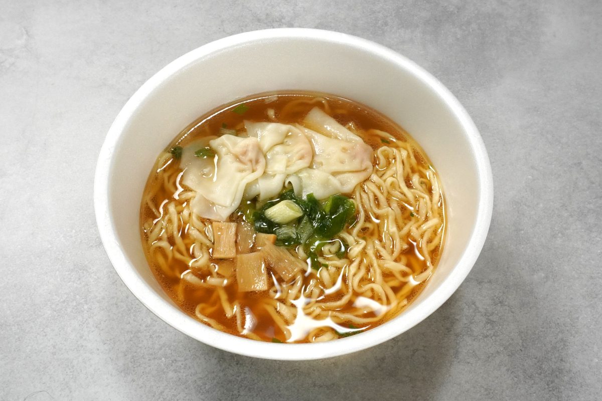 東洋水産 マルちゃん正麺 カップ ワンタン中華そば ¥278(税抜)