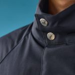 表地には耐久性も優れるマッキントッシュ独⾃の防⽔透湿素材レインテックファブリックを採⽤