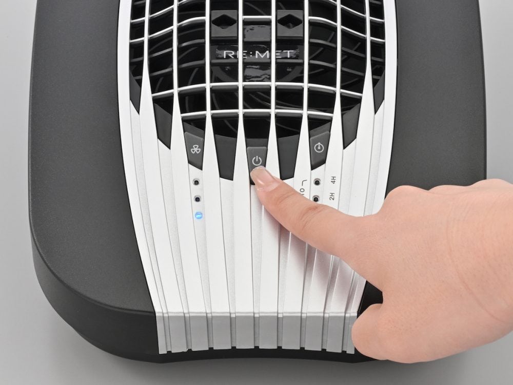 誤作動防止のため、確実な操作が可能な物理ボタンが採用