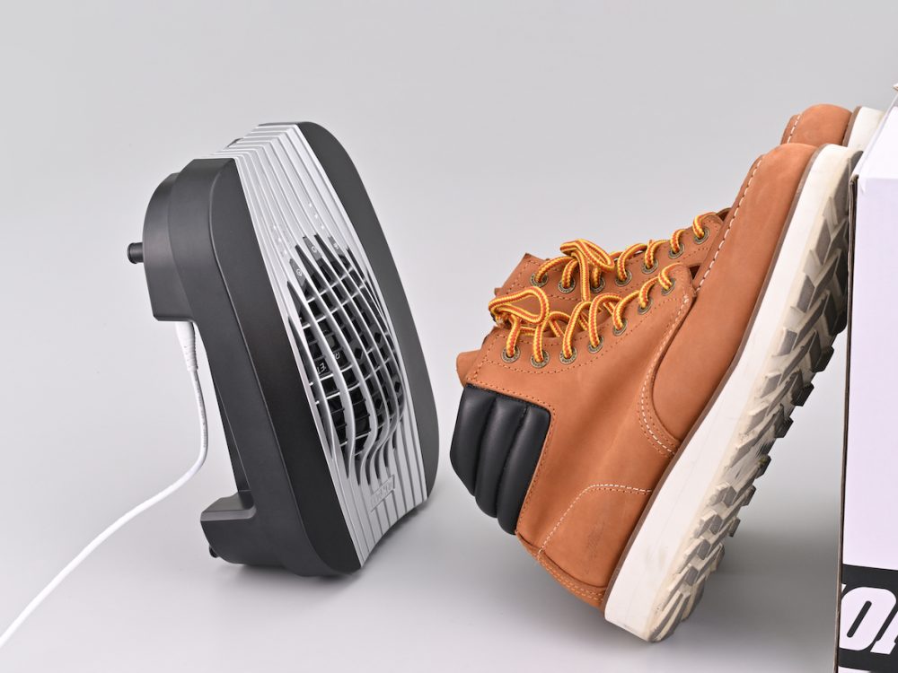 本体を立てかければフットウェア内部の乾燥・消臭も可能となる