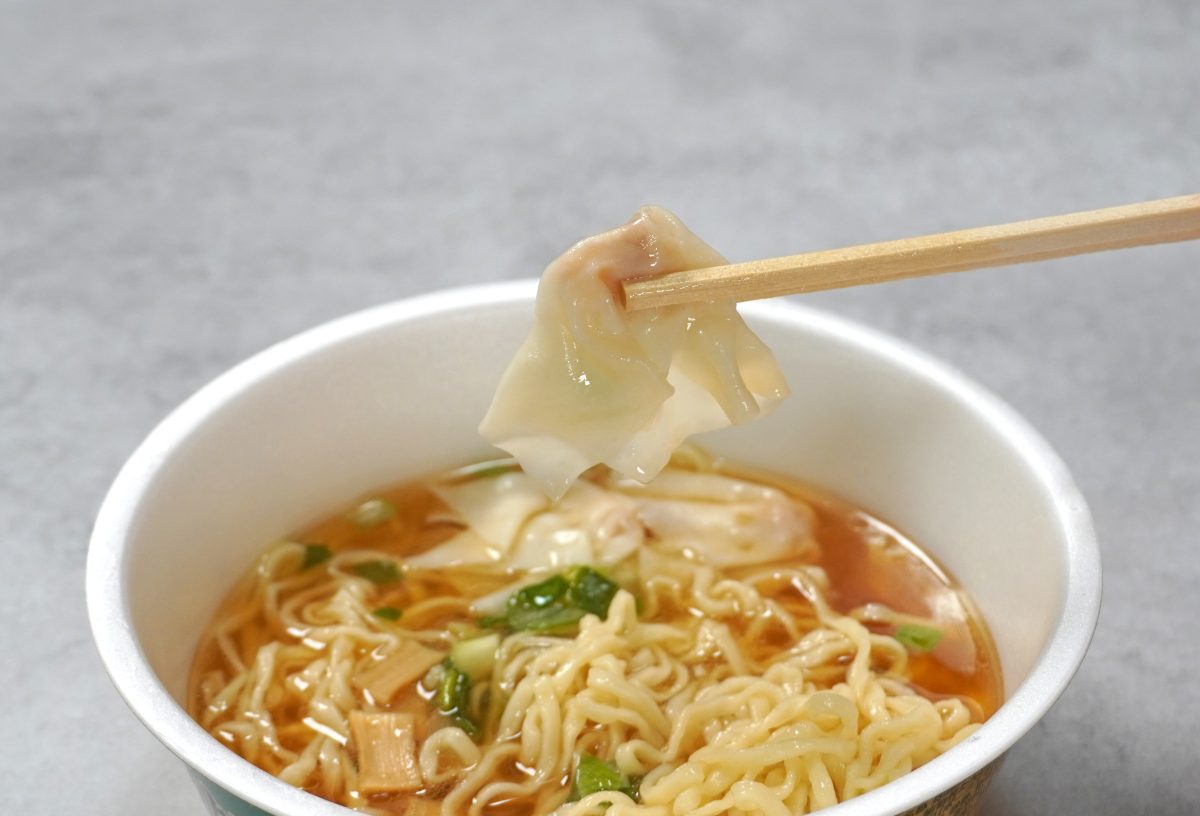 東洋水産 マルちゃん正麺 カップ ワンタン中華そば ¥278(税抜)