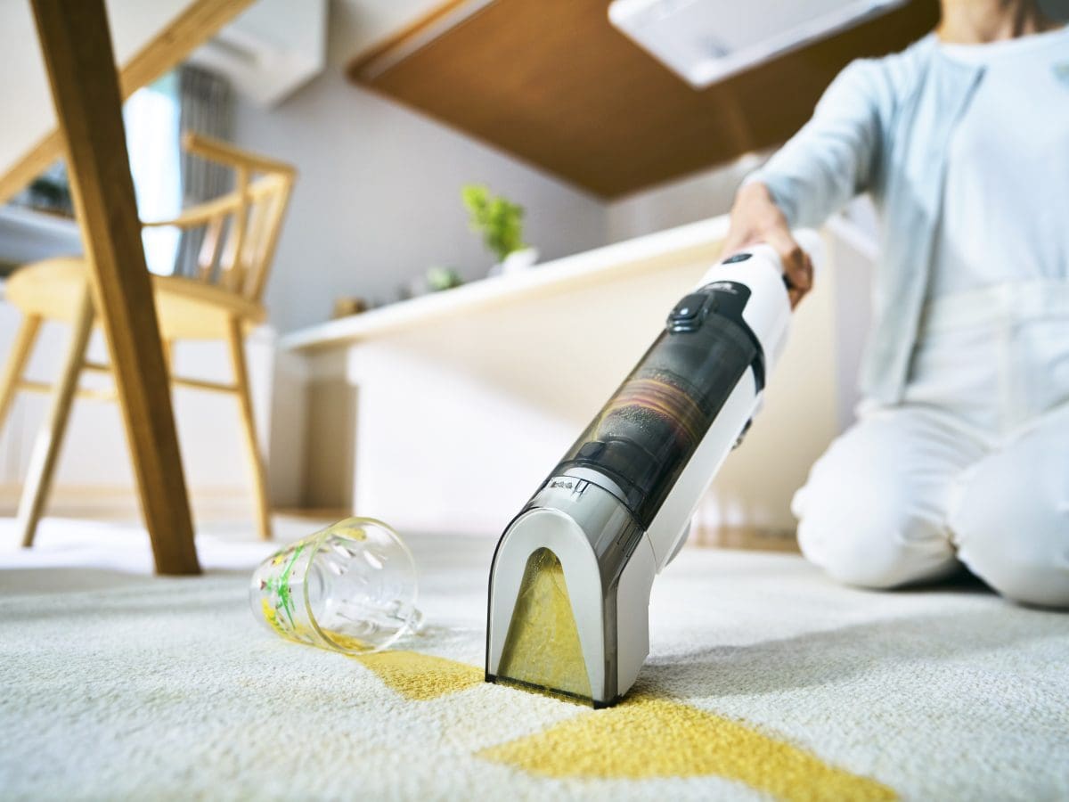 液体汚れを強力吸引」急な汚れにサッと使える！シャークの最新シミ取り