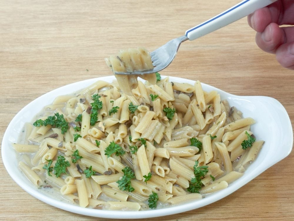 「きのこのクリームパスタ」は具材のきのこが細かすぎるのがちょっと残念ですが、ポルチーニの香りがしっかり香る濃厚クリームです